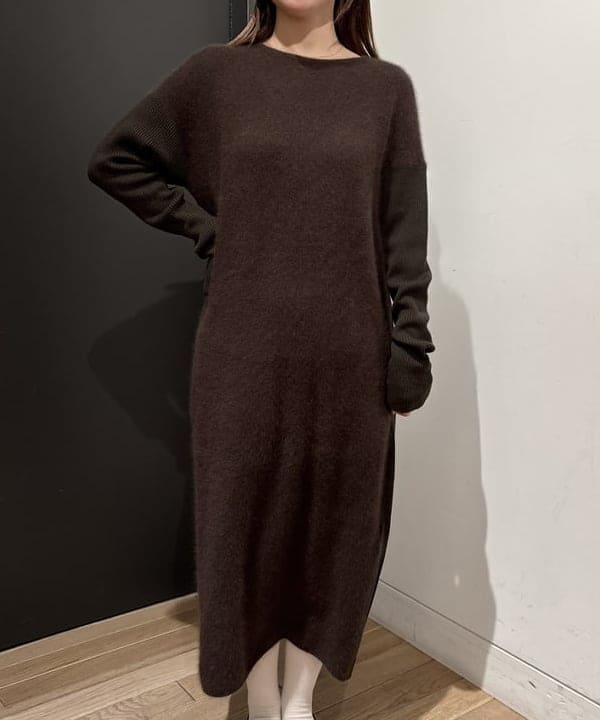 makita mikaさんの「BEAMS WOMEN｜CHRISTIAN VILLA / 別注 スタッズ ボストンバッグ」を使ったコーディネート