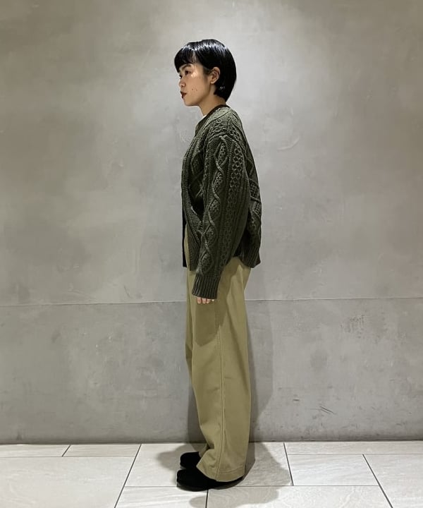 葵さんの「BEAMS WOMEN｜3ゲージ 2トーン アラン カーディガン」を使ったコーディネート