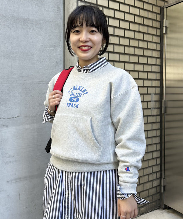 ナガオカ サキさんの「BEAMS WOMEN｜Champion / 別注 ロゴリバースウィーブ(R) クルーネック スウェット 24AW」を使ったコーディネート
