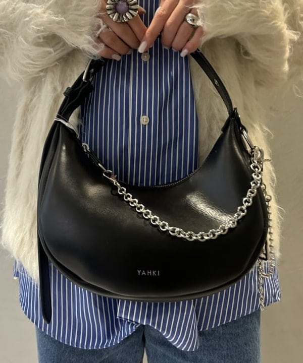 松田 陽茉莉さんの「BEAMS WOMEN｜【別注】YAHKI × HYPNOTIZE / Crescent Bag」を使ったコーディネート