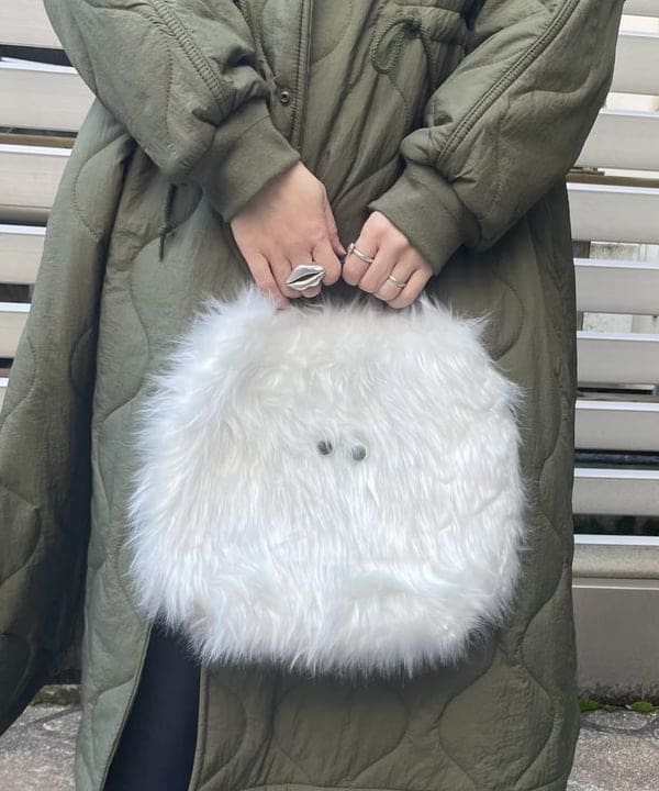 コウリキ　マミさんの「BEAMS WOMEN｜【別注】INFIELDER DESIGN / MLB ファーバッグ YYB」を使ったコーディネート