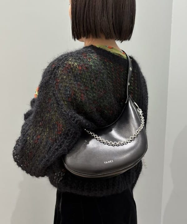吉田 花さんの「BEAMS WOMEN｜【別注】YAHKI × HYPNOTIZE / Crescent Bag」を使ったコーディネート