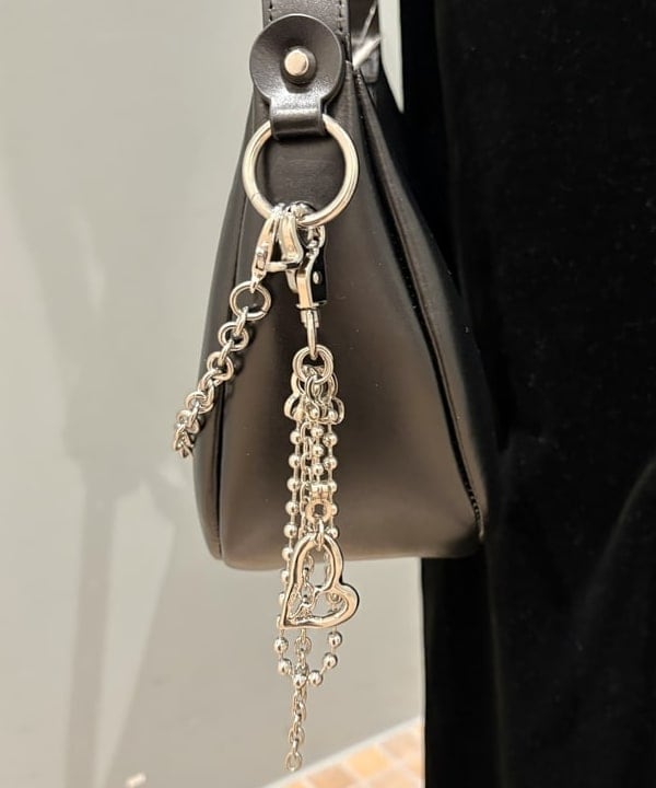 吉田 花さんの「BEAMS WOMEN｜【別注】YAHKI × HYPNOTIZE / Crescent Bag」を使ったコーディネート