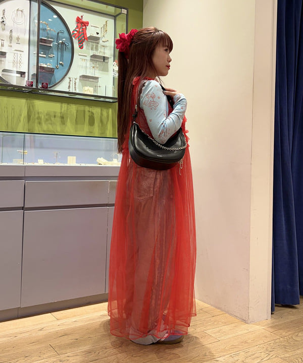 オカベ　アヤカさんの「BEAMS WOMEN｜【別注】YAHKI × HYPNOTIZE / Crescent Bag」を使ったコーディネート