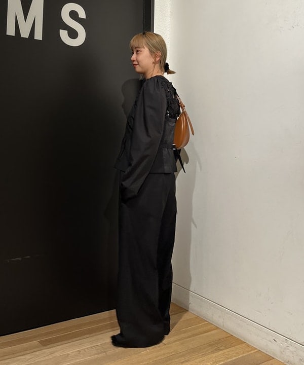 Ito_ririkaさんの「BEAMS WOMEN｜【別注】YAHKI × HYPNOTIZE / Crescent Bag」を使ったコーディネート