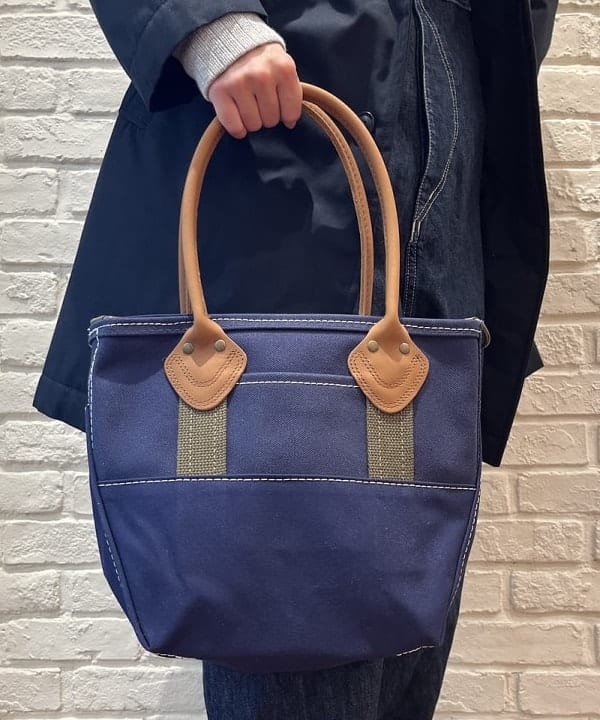 たぐみさんの「BEAMS WOMEN｜【別注】L.L.Bean / Deep Bottom Leather Handle Zip Tote S」を使ったコーディネート