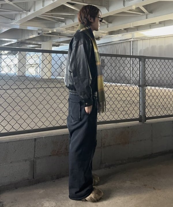 タマイユウトさんの「BEAMS WOMEN｜ワイドフィット 4ポケット レザー ブルゾン」を使ったコーディネート