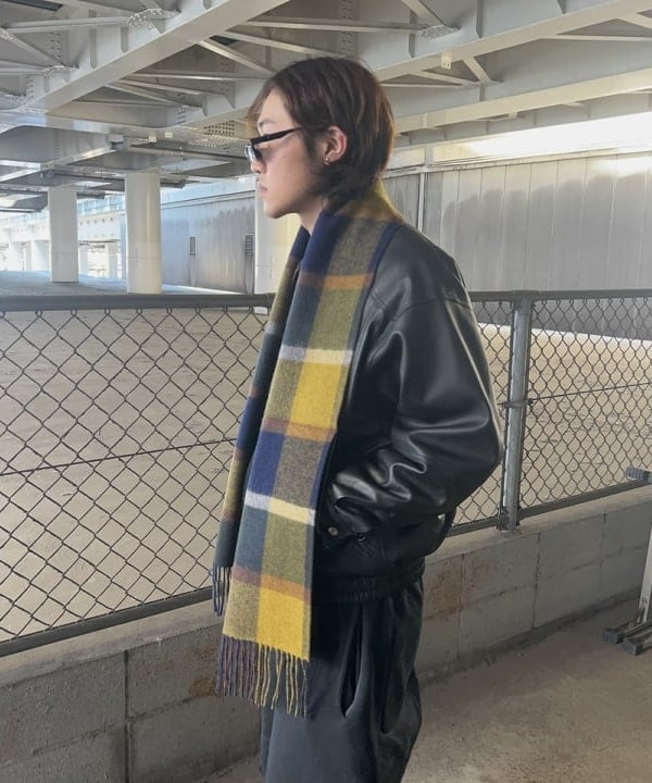 タマイユウトさんの「BEAMS WOMEN｜ワイドフィット 4ポケット レザー ブルゾン」を使ったコーディネート