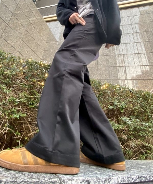 りくっしーさんの「BEAMS WOMEN｜【別注】Dickies / ワイド チノ パンツ」を使ったコーディネート