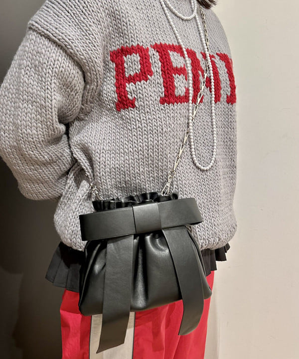 早川 萌子さんの「BEAMS WOMEN｜THE BOOKSTORE / 別注 ハンド ロゴ セーター 24AW」を使ったコーディネート