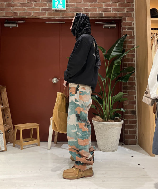 ディクソン 太陽さんの「BEAMS WOMEN｜L.L.Bean / 別注 Deep Bottom Leather Handle Zip Tote L」を使ったコーディネート