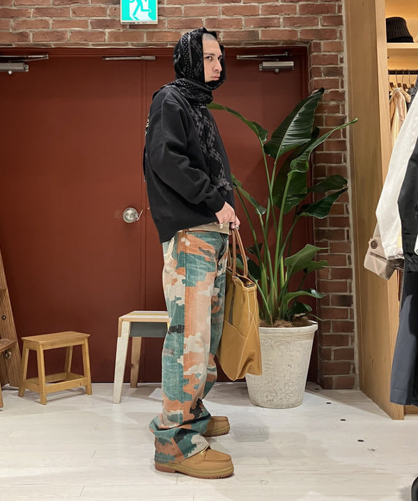ディクソン 太陽さんの「BEAMS WOMEN｜L.L.Bean / 別注 Deep Bottom Leather Handle Zip Tote L」を使ったコーディネート
