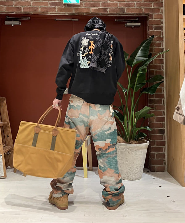 ディクソン 太陽さんの「BEAMS WOMEN｜L.L.Bean / 別注 Deep Bottom Leather Handle Zip Tote L」を使ったコーディネート