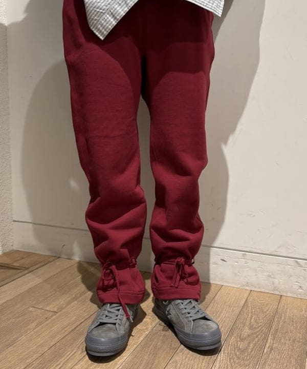 キムさんの「BEAMS WOMEN｜THE BOOKSTORE / 別注 ハンド ロゴ セーター 24AW」を使ったコーディネート