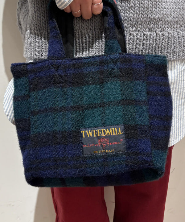 キムさんの「BEAMS WOMEN｜THE BOOKSTORE / 別注 ハンド ロゴ セーター 24AW」を使ったコーディネート