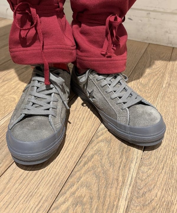 キムさんの「BEAMS WOMEN｜THE BOOKSTORE / 別注 ハンド ロゴ セーター 24AW」を使ったコーディネート