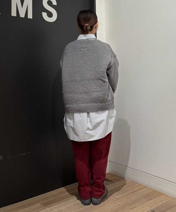 キムさんの「BEAMS WOMEN｜THE BOOKSTORE / 別注 ハンド ロゴ セーター 24AW」を使ったコーディネート