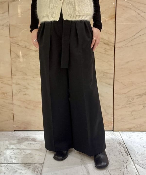 ゆうかさんの「BEAMS WOMEN｜バックル 2タック ワイドパンツ」を使ったコーディネート