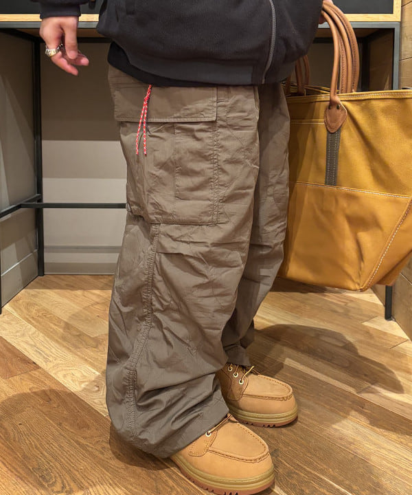 三宅 康平さんの「BEAMS WOMEN｜【別注】Timberland / HERITAGE GORE-TEX（R）MOC TOE MIDDLE WHEAT NUBUCK」を使ったコーディネート
