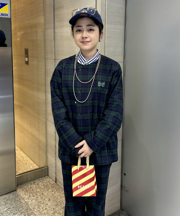 吉野 多恵さんの「BEAMS WOMEN｜BEAMS BOY / ラメ リブ クルー ソックス NEW」を使ったコーディネート