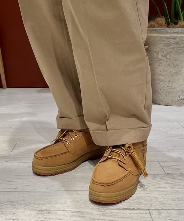 佐藤 優さんの「BEAMS WOMEN｜L.L.Bean / 別注 Deep Bottom Leather Handle Zip Tote XL」を使ったコーディネート