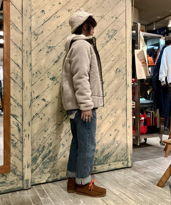 小原 もこさんの「BEAMS WOMEN｜【別注】BUZZ RICKSON'S / シャンブレー ロングスリーブ シャツ」を使ったコーディネート