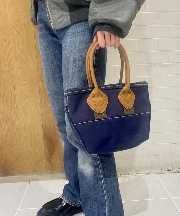 笠井 祐希さんの「BEAMS WOMEN｜【別注】L.L.Bean / Deep Bottom Leather Handle Zip Tote Mini」を使ったコーディネート