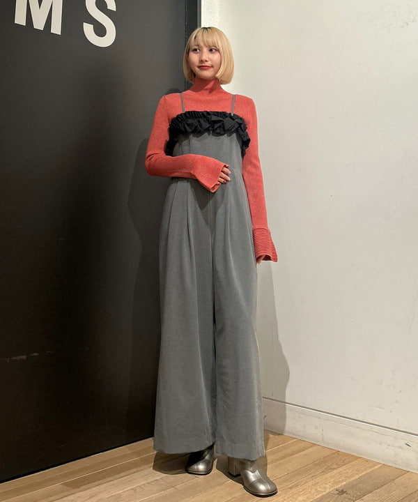 佐藤 亜美さんの「BEAMS WOMEN｜メランジ リブ フレアスリーブ ニット」を使ったコーディネート