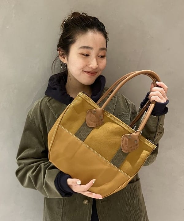 モモさんの「BEAMS WOMEN｜【別注】L.L.Bean / Deep Bottom Leather Handle Zip Tote Mini」を使ったコーディネート