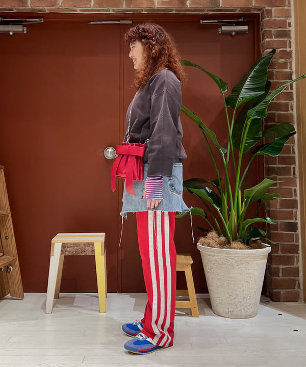 エノモト アミさんの「BEAMS WOMEN｜【別注】WAREHOUSE & CO. / カットオフ スウェット」を使ったコーディネート