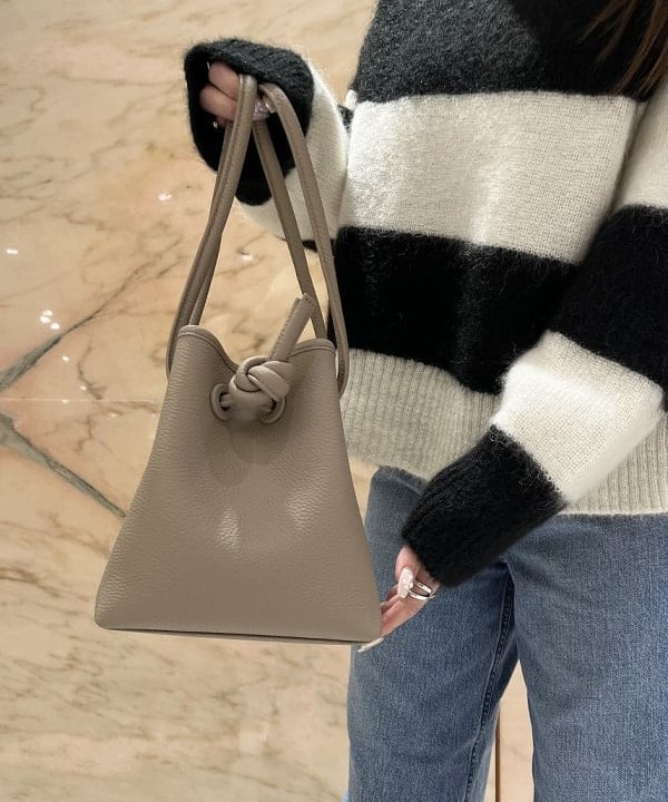 関 桂子さんの「BEAMS WOMEN｜upper hights / THE NIECE デニムパンツ」を使ったコーディネート