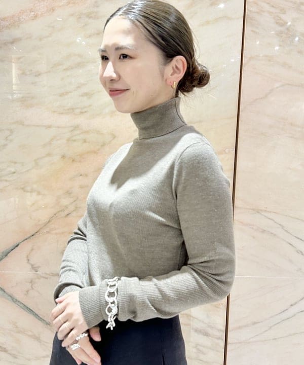 佐藤 美樹さんの「BEAMS WOMEN｜リブ タートルネックニット」を使ったコーディネート