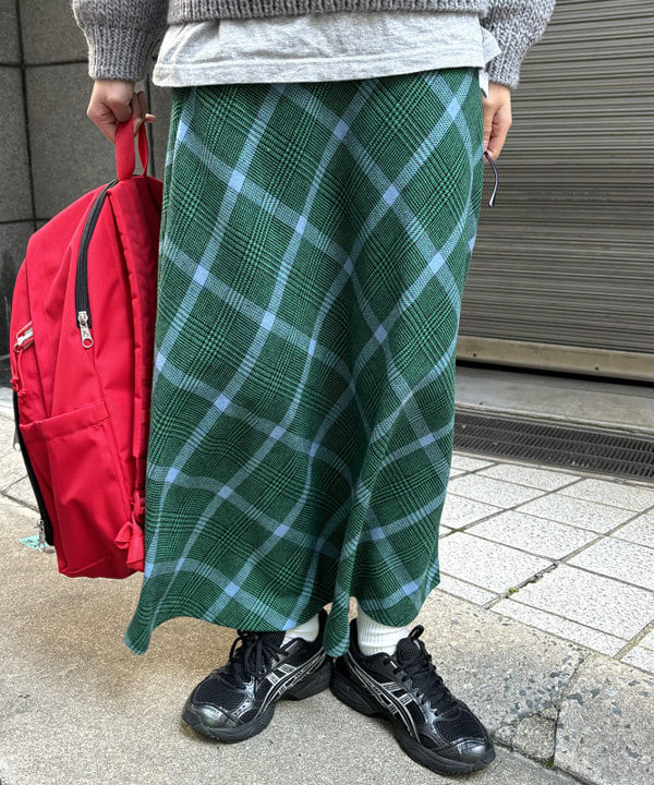 み　う　ちさんの「BEAMS WOMEN｜チェック ロング Aライン スカート」を使ったコーディネート