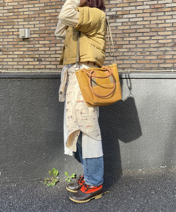 SHINAGAWAさんの「BEAMS WOMEN｜【別注】L.L.Bean / Deep Bottom Leather Handle Zip Tote S」を使ったコーディネート