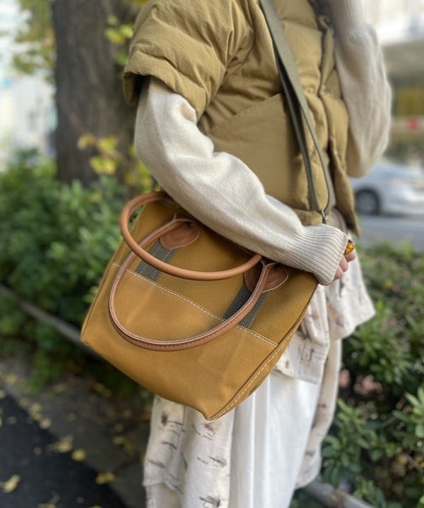 SHINAGAWAさんの「BEAMS WOMEN｜【別注】L.L.Bean / Deep Bottom Leather Handle Zip Tote S」を使ったコーディネート