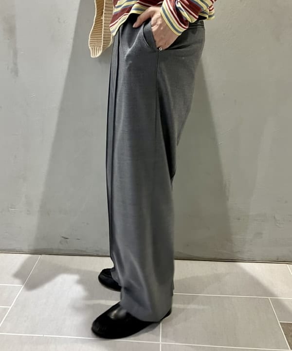 小原 もこさんの「BEAMS WOMEN｜ 2プリーツ ワイドパンツ」を使ったコーディネート
