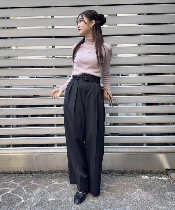 YUIさんの「BEAMS WOMEN｜バックル 2タック ワイドパンツ」を使ったコーディネート