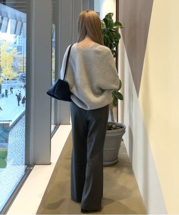 蒲原 捺美さんの「BEAMS WOMEN｜フォックス ウール ホールガーメント プルオーバー」を使ったコーディネート