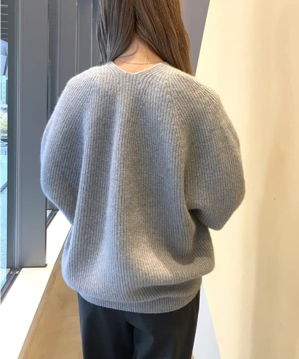 蒲原 捺美さんの「BEAMS WOMEN｜フォックス ウール ホールガーメント プルオーバー」を使ったコーディネート