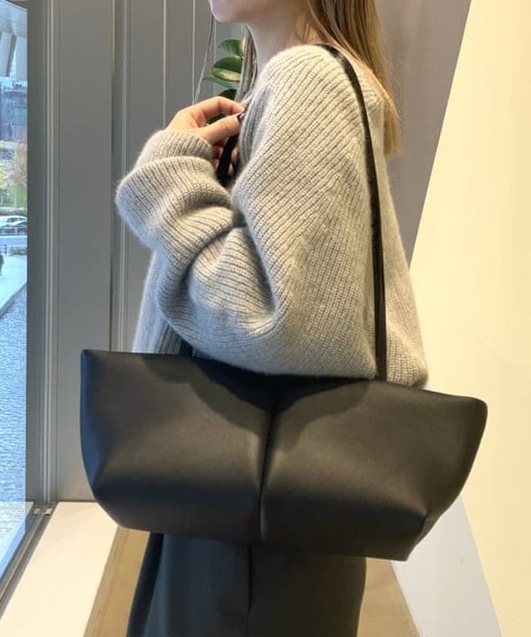 蒲原 捺美さんの「BEAMS WOMEN｜フォックス ウール ホールガーメント プルオーバー」を使ったコーディネート