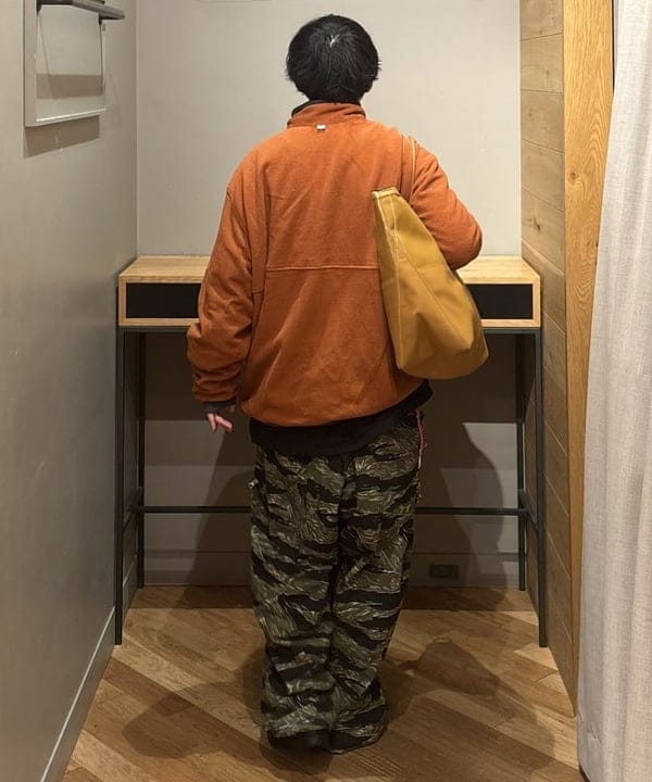 三宅 康平さんの「BEAMS WOMEN｜L.L.Bean / 別注 Deep Bottom Leather Handle Zip Tote L」を使ったコーディネート