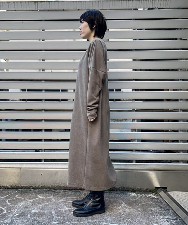 岡 妃呂美さんの「BEAMS WOMEN｜ミニ フェイクファー バッグ」を使ったコーディネート