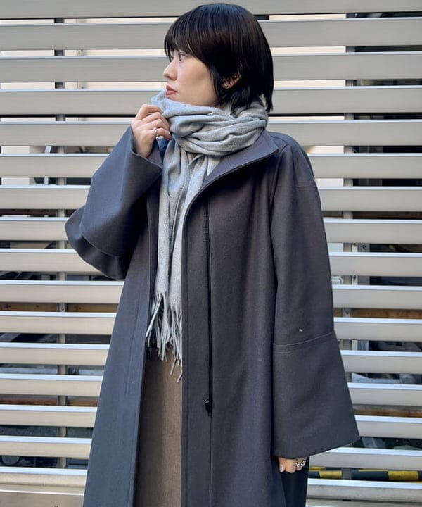岡 妃呂美さんの「BEAMS WOMEN｜ミニ フェイクファー バッグ」を使ったコーディネート