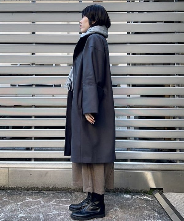 岡 妃呂美さんの「BEAMS WOMEN｜ミニ フェイクファー バッグ」を使ったコーディネート
