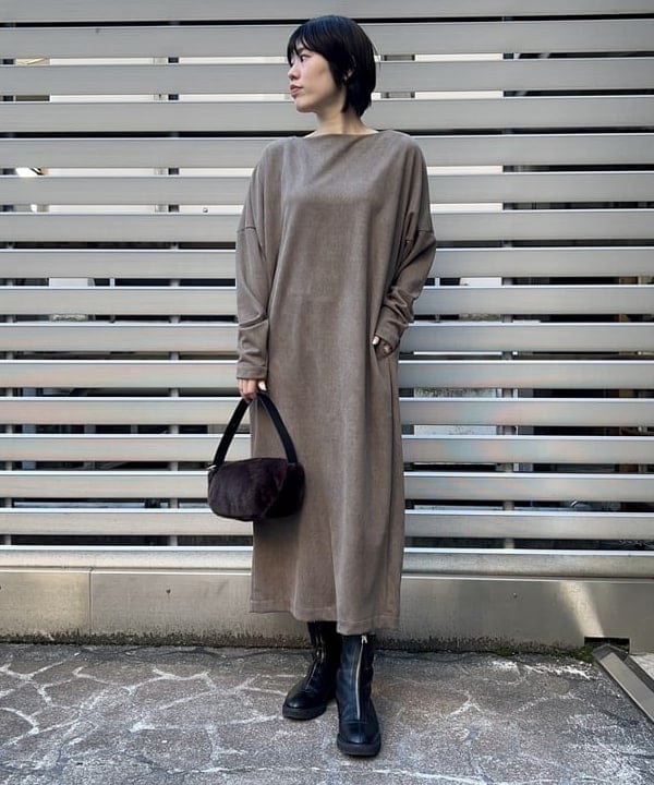 岡 妃呂美さんの「BEAMS WOMEN｜ミニ フェイクファー バッグ」を使ったコーディネート