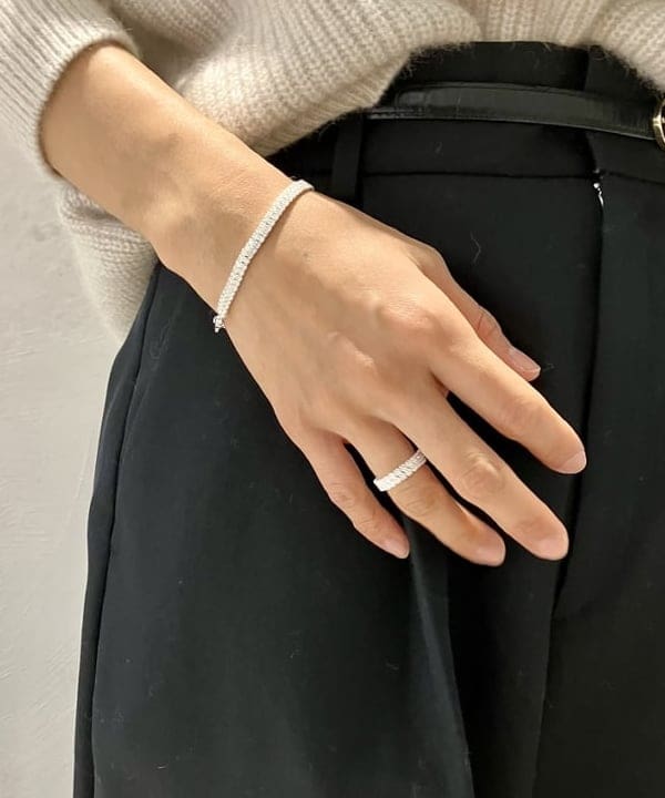五十峯 さよさんの「BEAMS WOMEN｜les bon bon / princess  ダブル ブレスレット シルバー」を使ったコーディネート