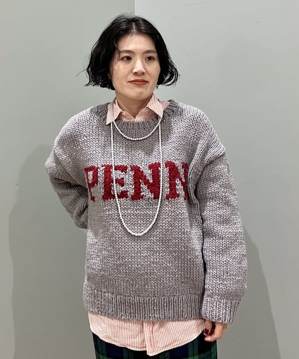 坂本 有佳子さんの「BEAMS WOMEN｜THE BOOKSTORE / 別注 ハンド ロゴ セーター 24AW」を使ったコーディネート