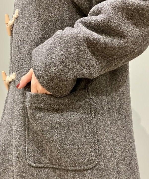 坂本 有佳子さんの「BEAMS WOMEN｜THE BOOKSTORE / 別注 ハンド ロゴ セーター 24AW」を使ったコーディネート