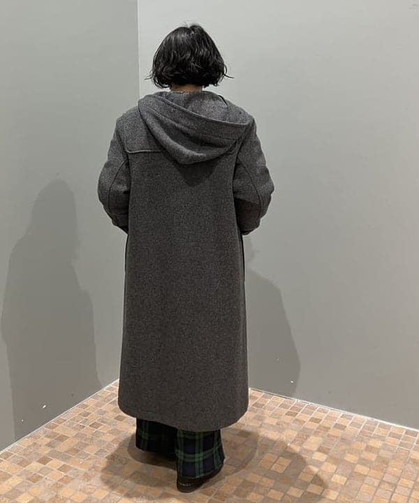 坂本 有佳子さんの「BEAMS WOMEN｜THE BOOKSTORE / 別注 ハンド ロゴ セーター 24AW」を使ったコーディネート