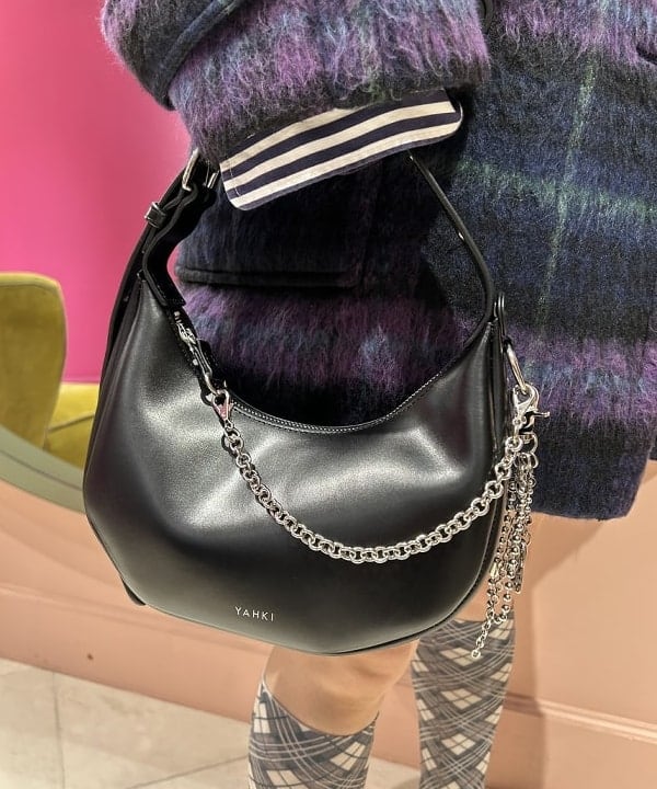 渡邊 舞さんの「BEAMS WOMEN｜【別注】YAHKI × HYPNOTIZE / Crescent Bag」を使ったコーディネート